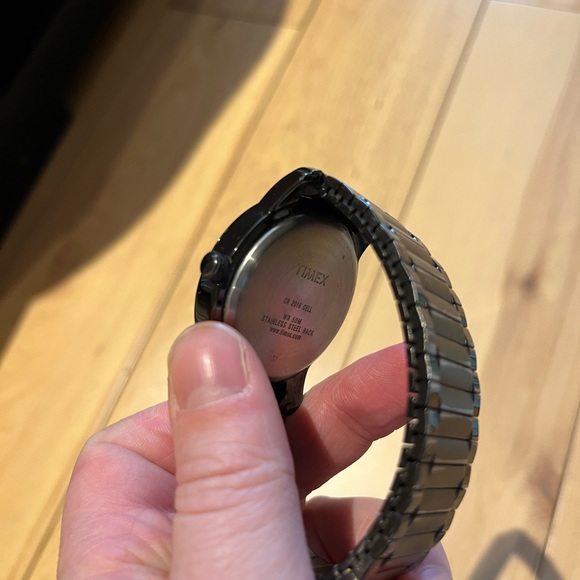 Timex watch black with stretchy metal band - Picture 2 of 5